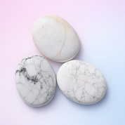 Howlite Pillow Palmstone - Calm